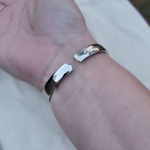 Ladies Persona Bracelet Cuff Silver Tone Quartz Watch - New - Picture 9 of 9